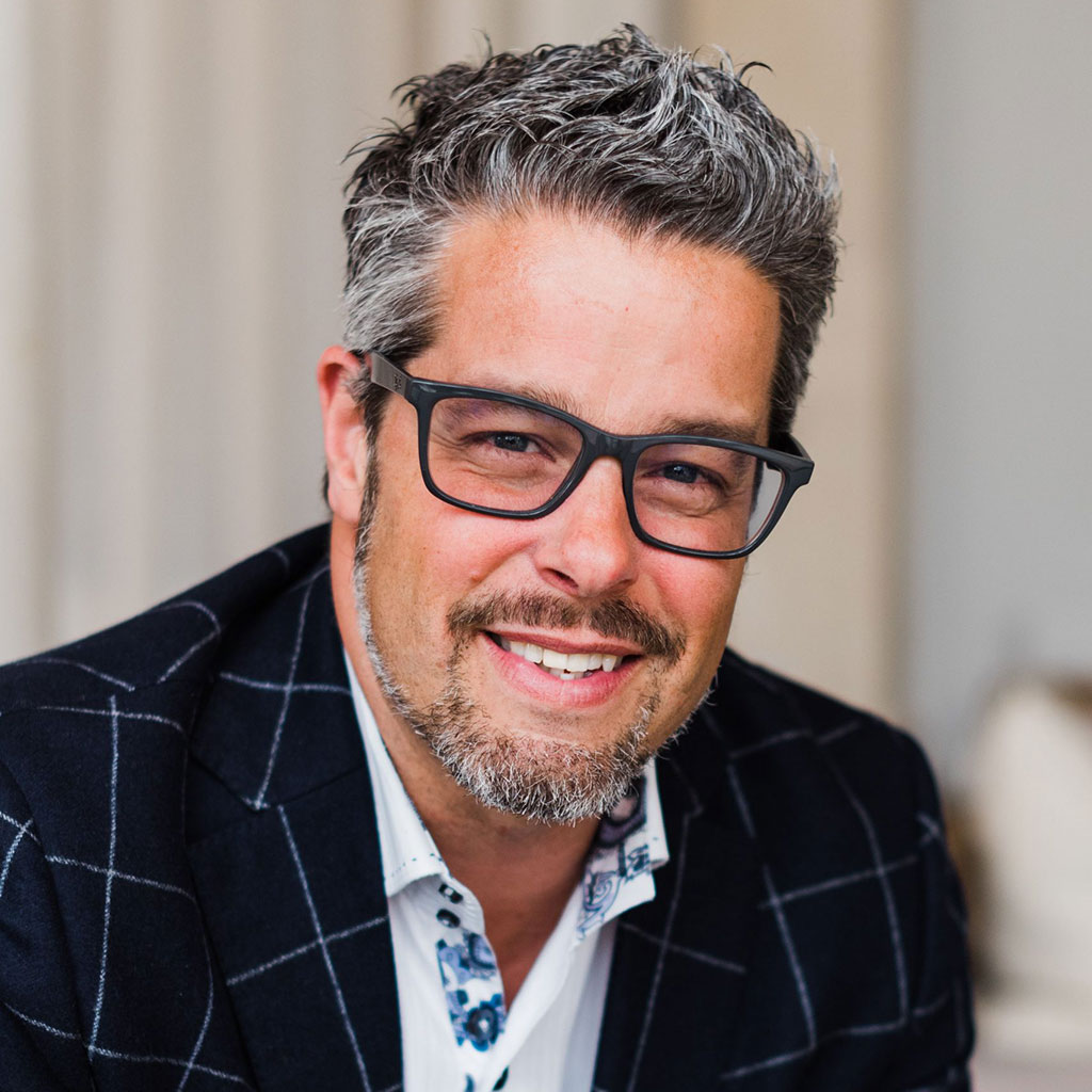 Read more about the article #129: How to sell big ticket products or services with Chris Kenney