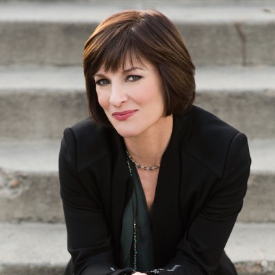 Read more about the article Communicate and Present Better with Laurie Gilbertson