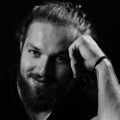 Read more about the article 4 steps to audience connection with Izzy Lobacz