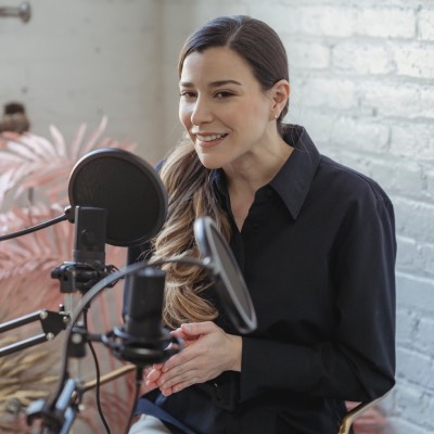 Read more about the article How to launch a business podcast