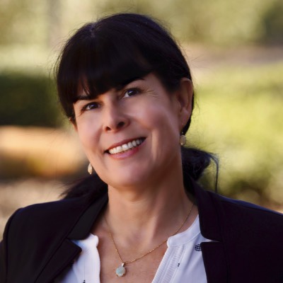 Read more about the article Use podcasting to grow sales with Lisa Laporte