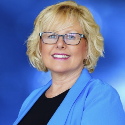 Read more about the article Present yourself better on LinkedIn with Ann Carden