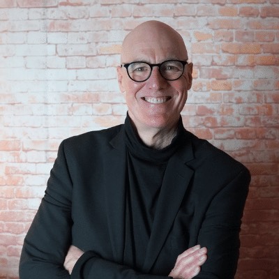 Read more about the article Find your best voice when presenting with John Henny